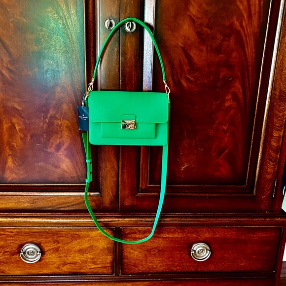 New with tag Kate Spade green bag front gold closure. - Picture 10 of 10